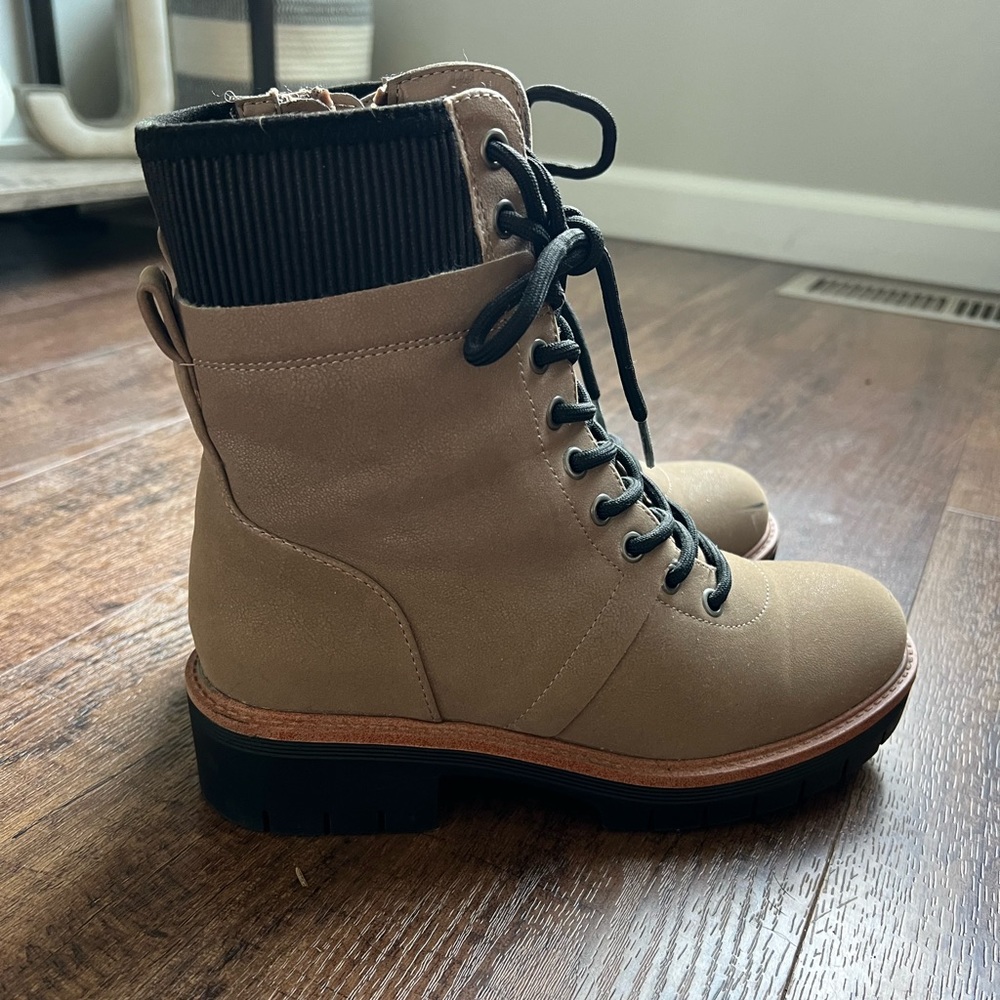 Maurice’s combat style boots, size 6